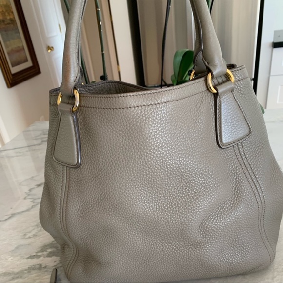 Prada Sacca - Picture 3 of 9